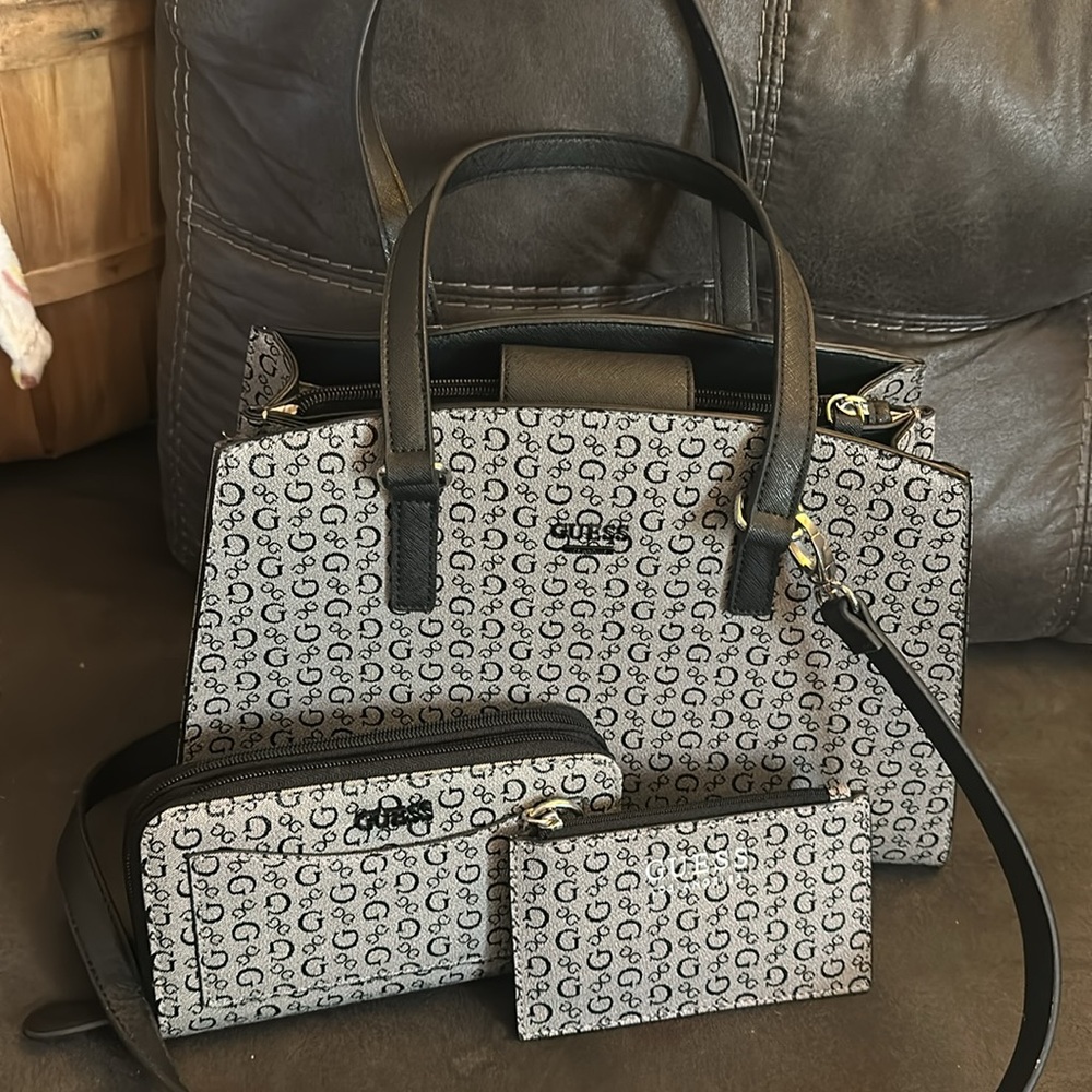 Guess Women’s Purse 3 pc. Set